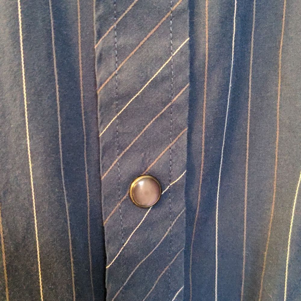 2/$20 Indigo Star Pin-Stripe Navy Blue Military Style Shirt Pearl Buttons Sz XL - Picture 9 of 12